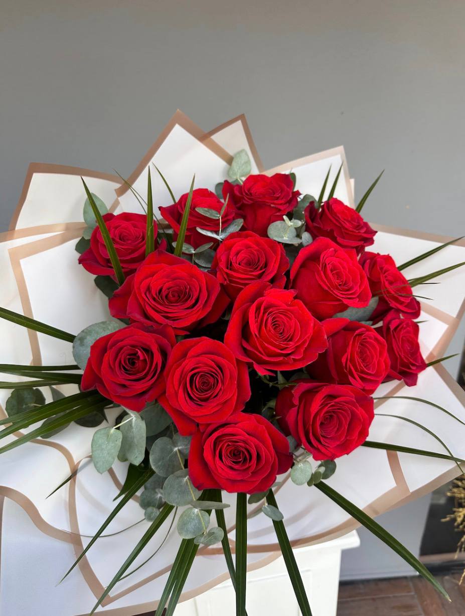 Elegance 26 Adet Kırmızı Gül Buketi